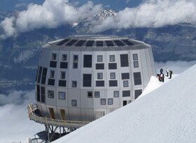 © WZV / Velux Deutschland GmbH 02_WZV_Der_Berg_ruft_Edelstahl_Rostfrei_auf_der_Alm.JPG